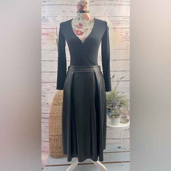 NWT ASOS Design Leather Look Full Midi Skirt with Box Pleats Size 6 - Picture 1 of 13